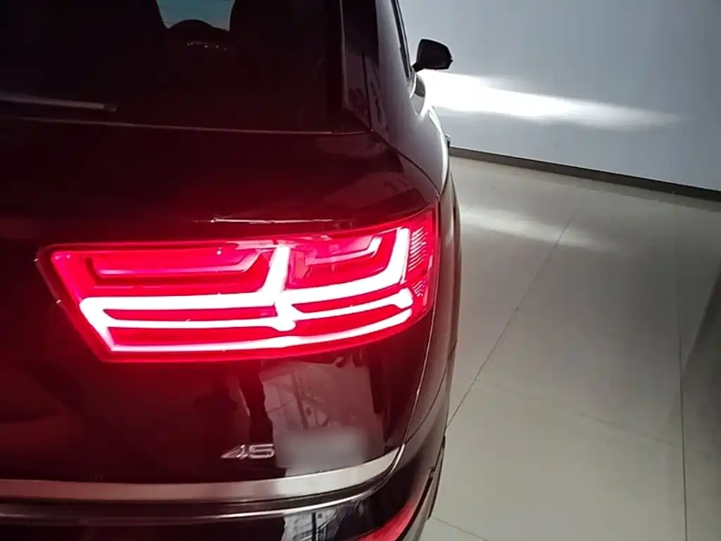 Audi Q7 2018 — фото 8