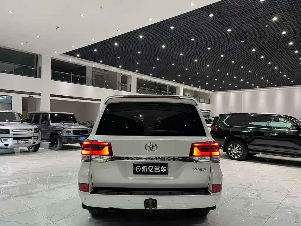 Toyota Land Cruiser 2017 — фото 13