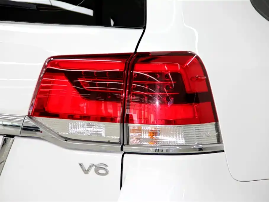Toyota Land Cruiser 2020 — фото 28