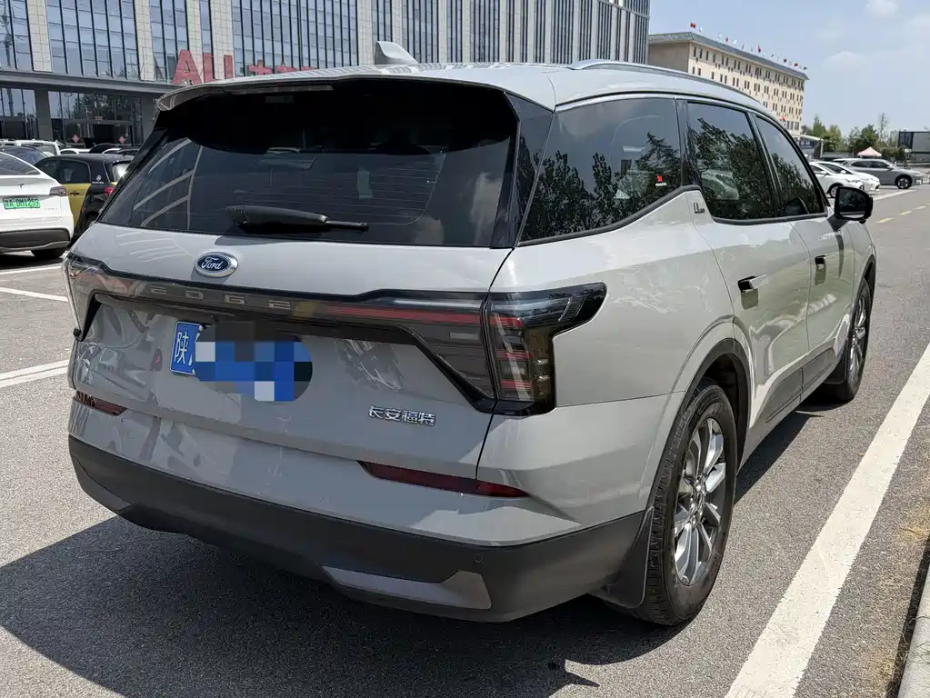 Ford Edge 2023 — фото 16
