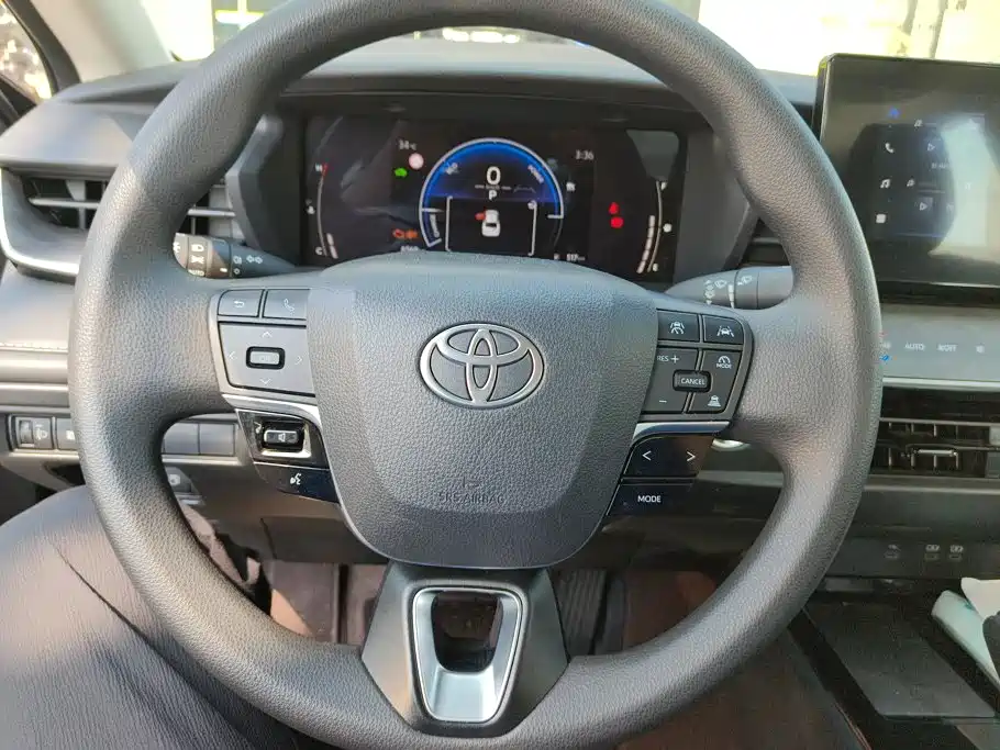 Toyota Camry 2025 — фото 15