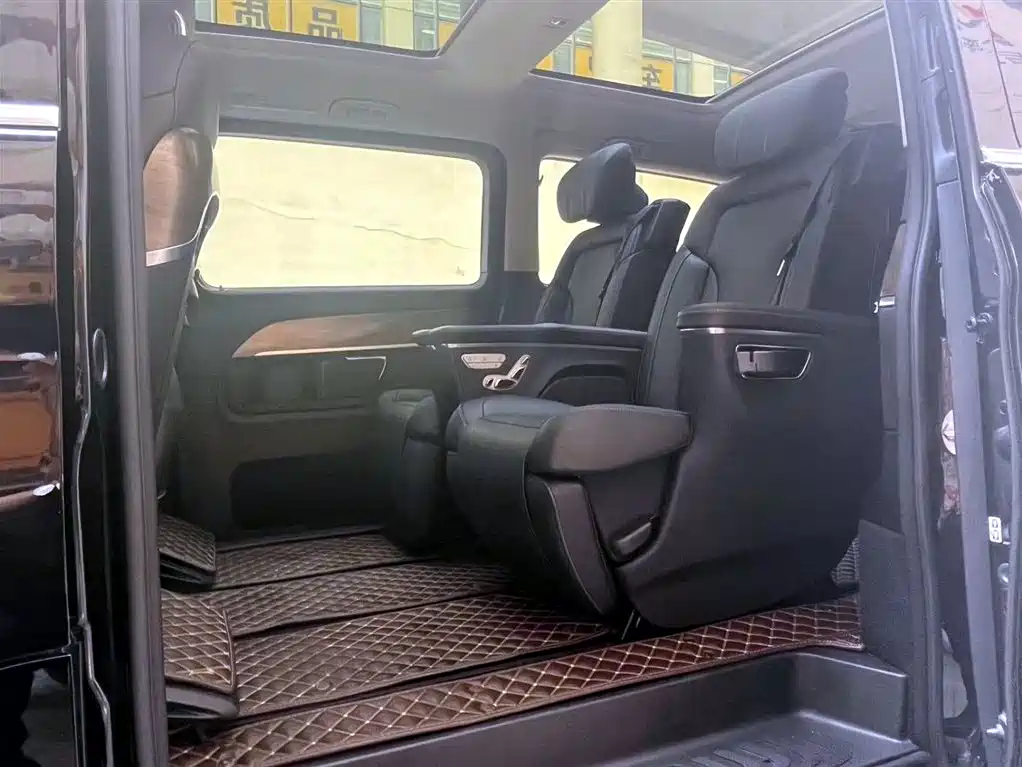 Mercedes-Benz V-Class 2021 — фото 10