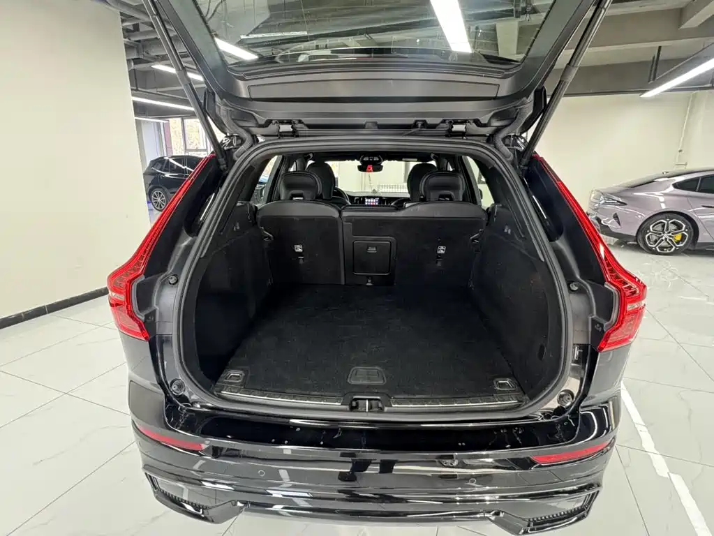 Volvo XC60 2025 — фото 16