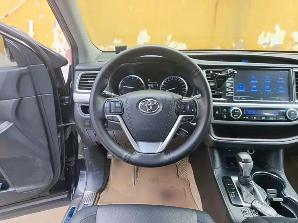 Toyota Highlander 2021 — фото 11