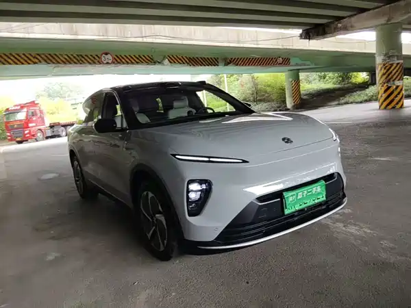 NIO ES8 2024