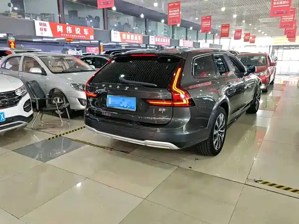 Volvo V90 2021