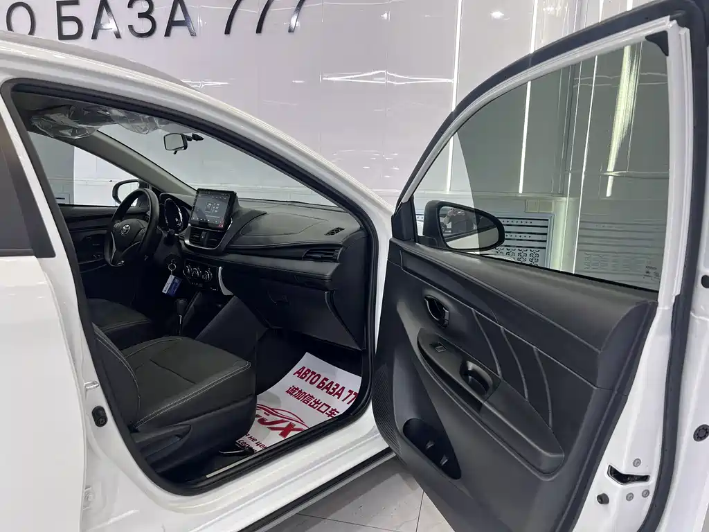 Toyota Yaris L 2022 — фото 15