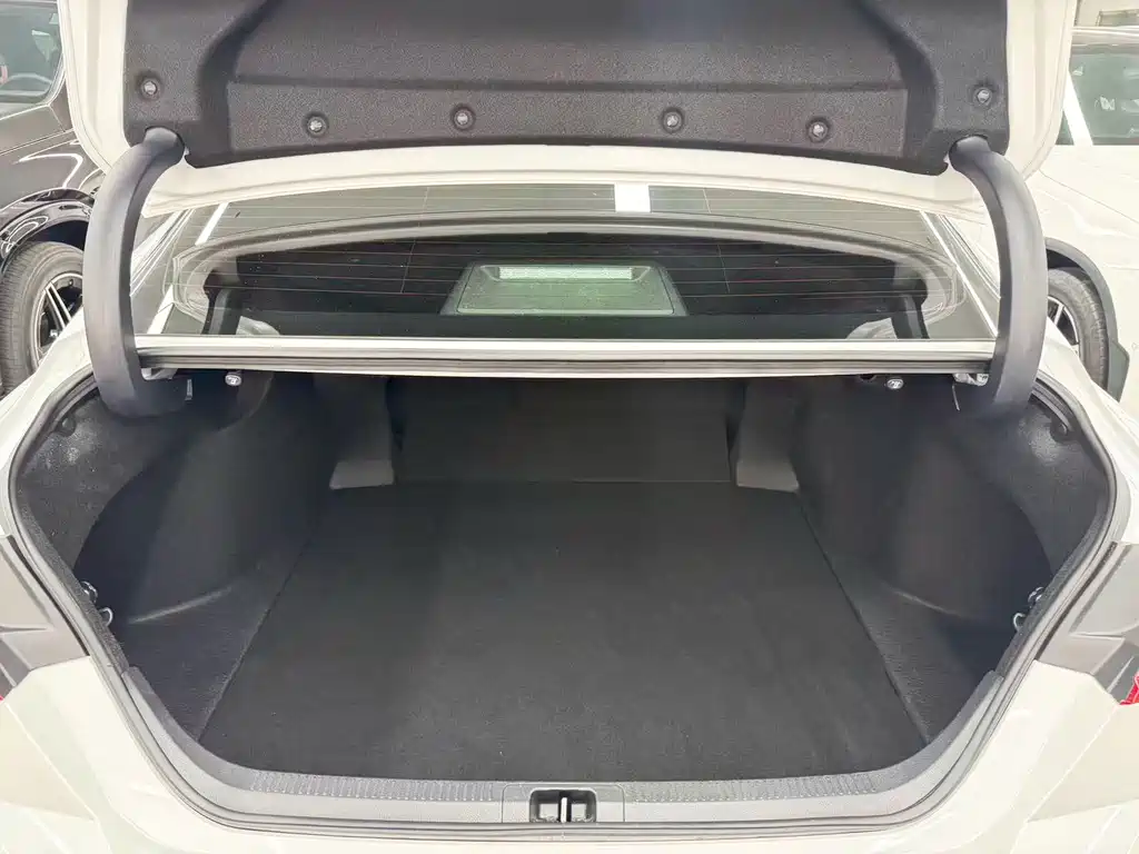 Toyota Camry 2024 — фото 19