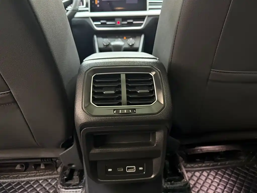 Volkswagen Tiguan L 2023 — фото 11
