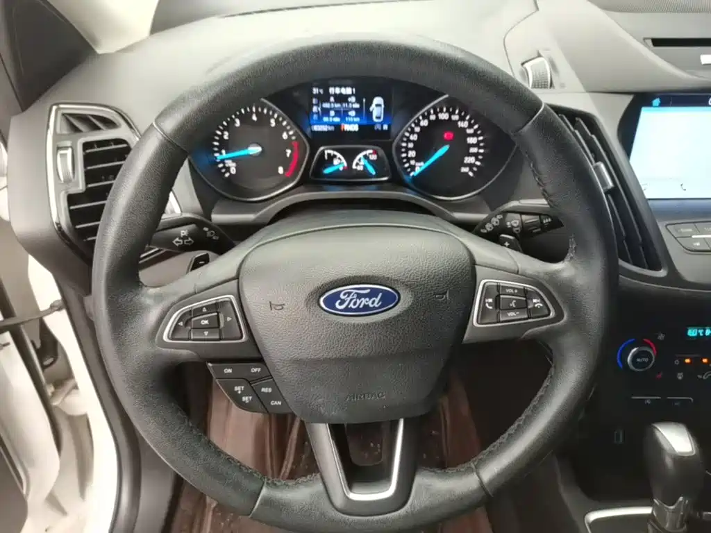 Ford Kuga 2017 — фото 11