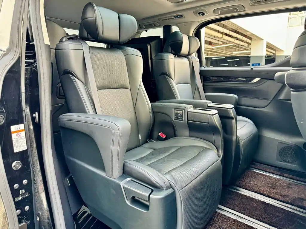 Toyota Vellfire 2021 — фото 8
