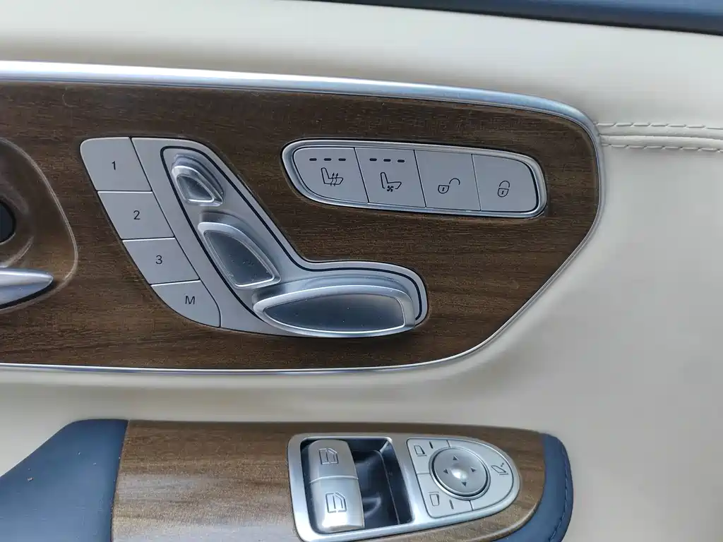 Mercedes-Benz V-Class 2022 — фото 18