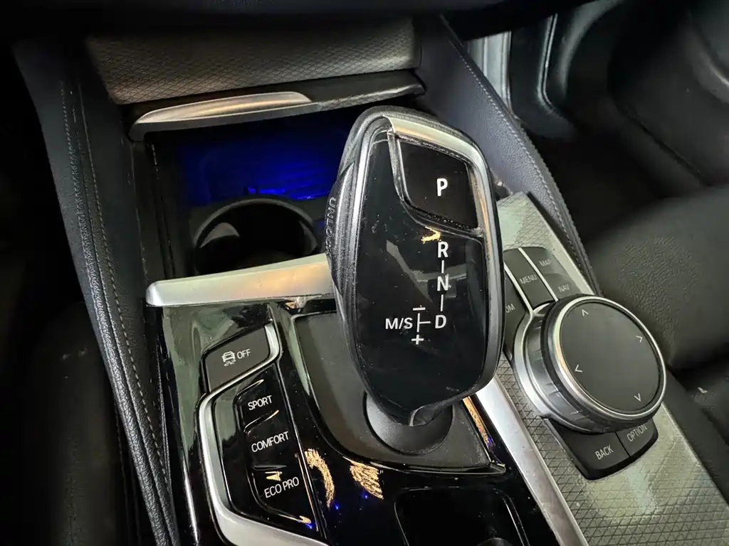 BMW 5 Series 2019 — фото 11