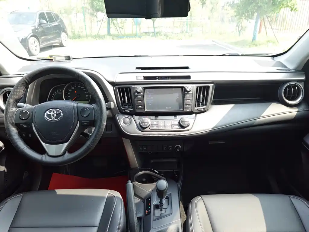 Toyota RAV4 2019 — фото 10