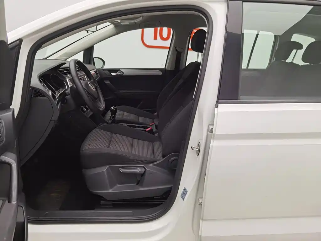 Volkswagen Touran 2017 — фото 10
