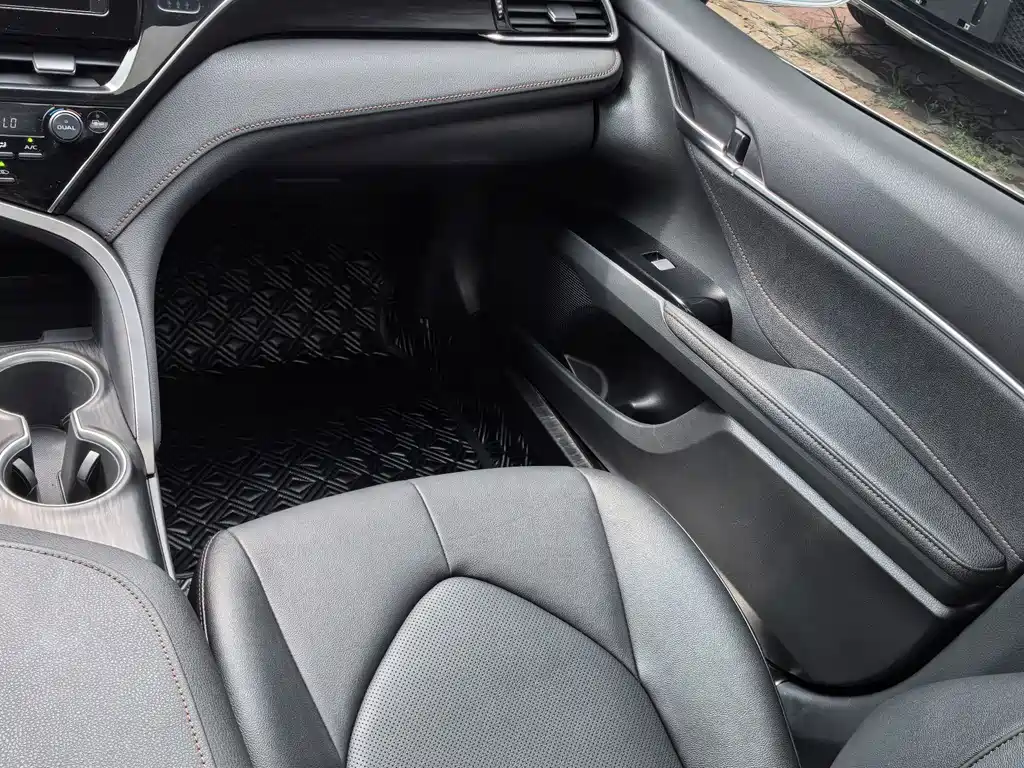 Toyota Camry 2021 — фото 17