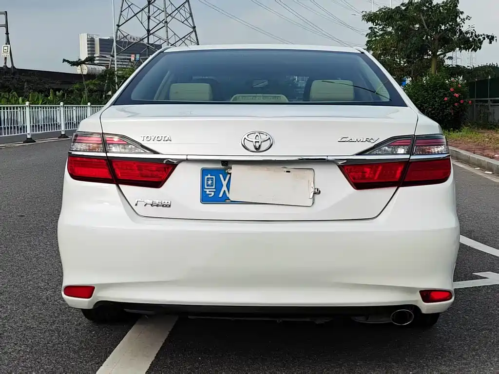 Toyota Camry 2015 — фото 6