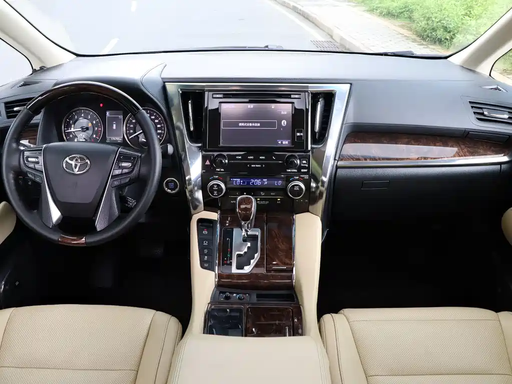 Toyota Alphard 2018 — фото 15