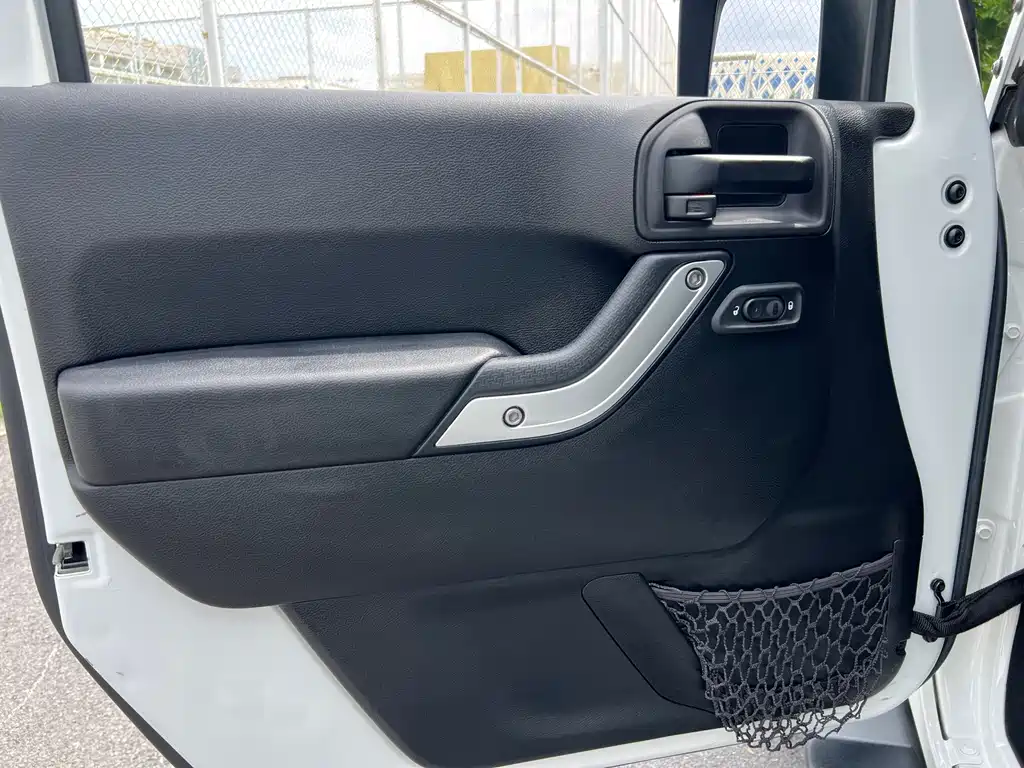 Jeep Wrangler 2016 — фото 20