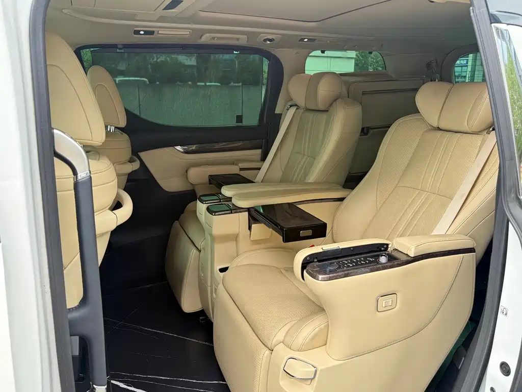 Toyota Alphard 2022 — фото 12