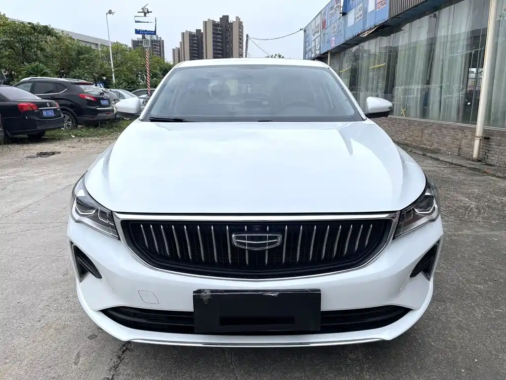 Geely Emgrand 2023