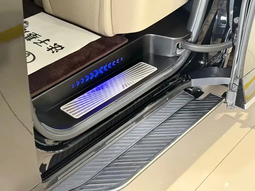 Toyota Alphard 2025 — фото 12