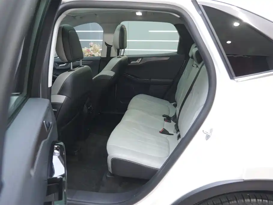 Ford Escape 2023 — фото 17
