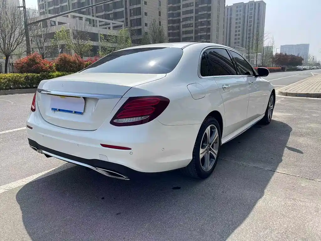 Mercedes-Benz E-Class 2019 — фото 10