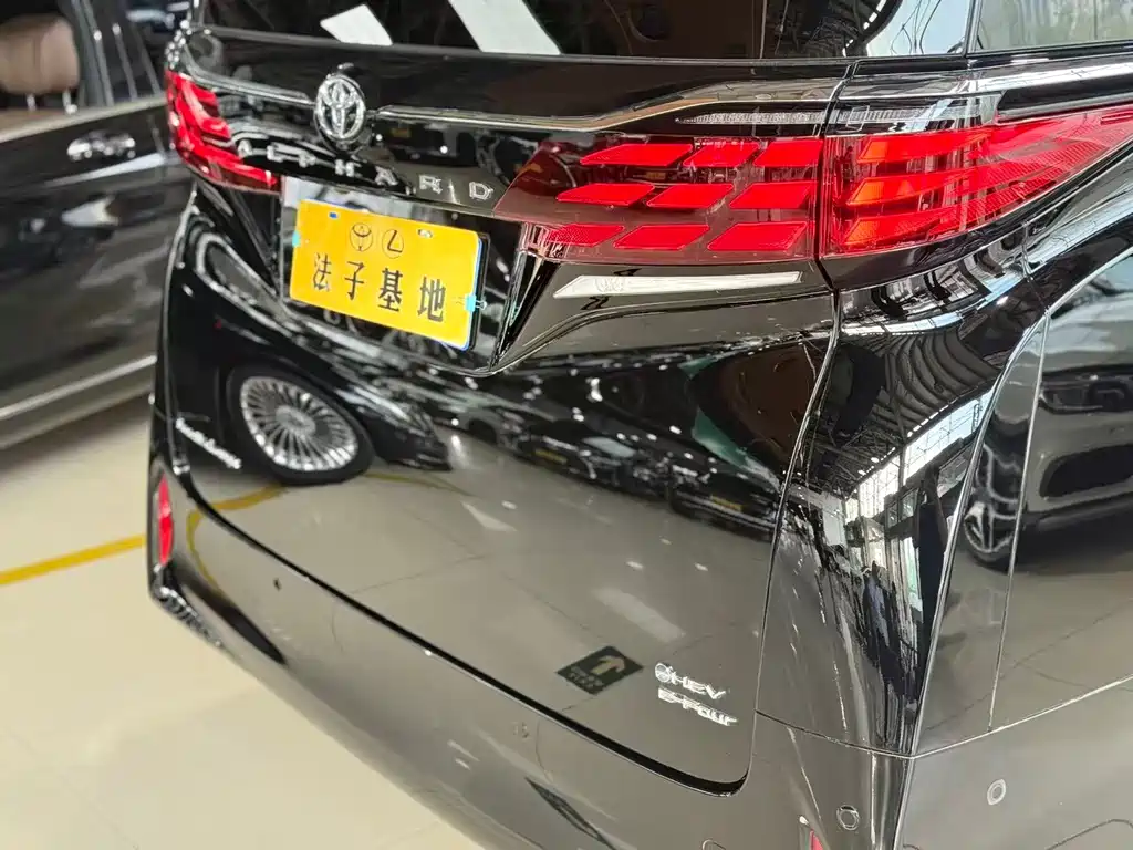 Toyota Alphard 2025 — фото 26