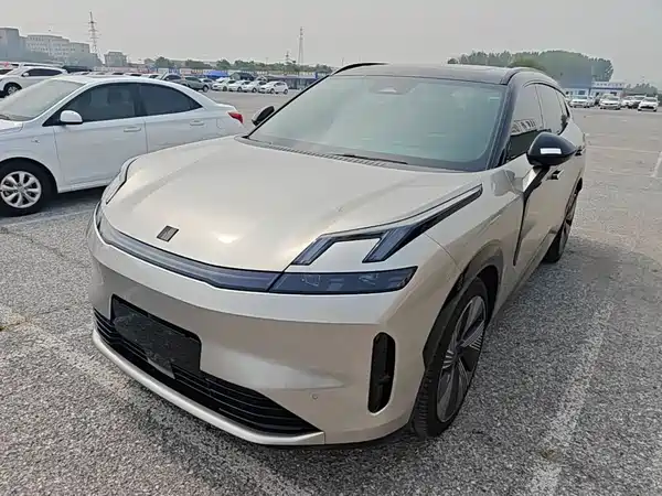 Lynk & Co 08 EM-P 2024