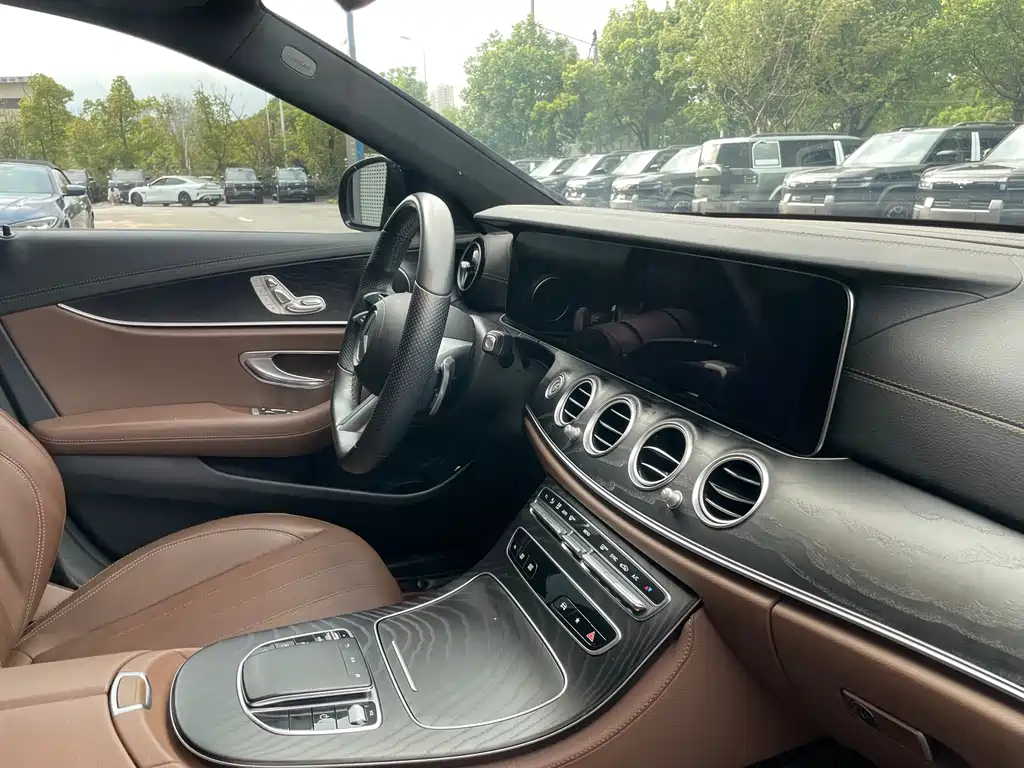 Mercedes-Benz E-Class 2022 — фото 17