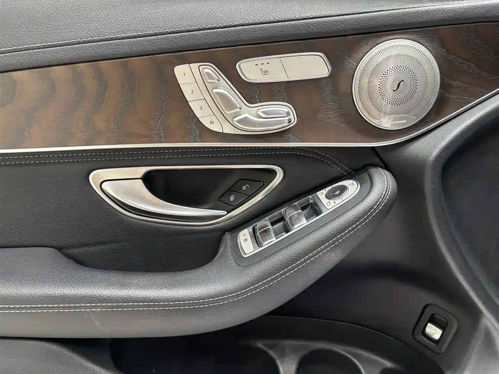 Mercedes-Benz GLC 2018 — фото 12