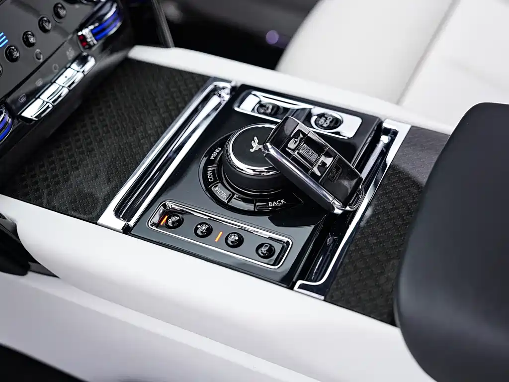 Rolls-Royce Cullinan 2021 — фото 19