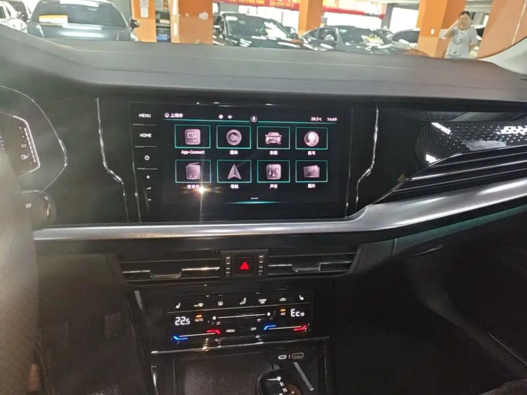 Volkswagen Passat Plug-In Hybrid 2022 — фото 13