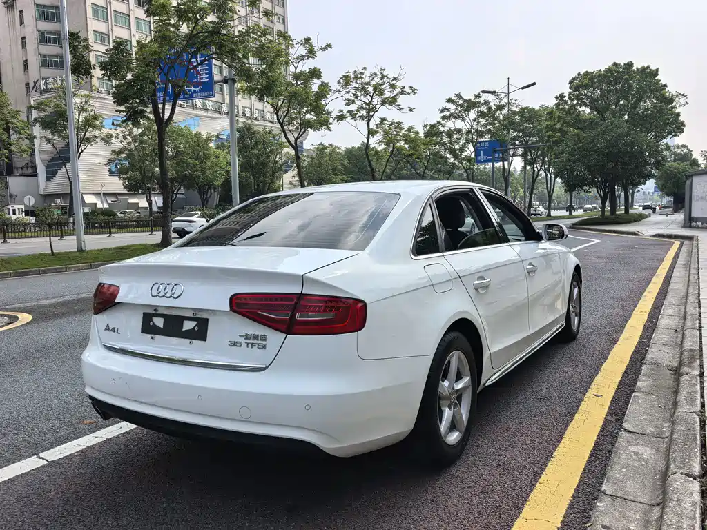 Audi A4L 2015 — фото 18