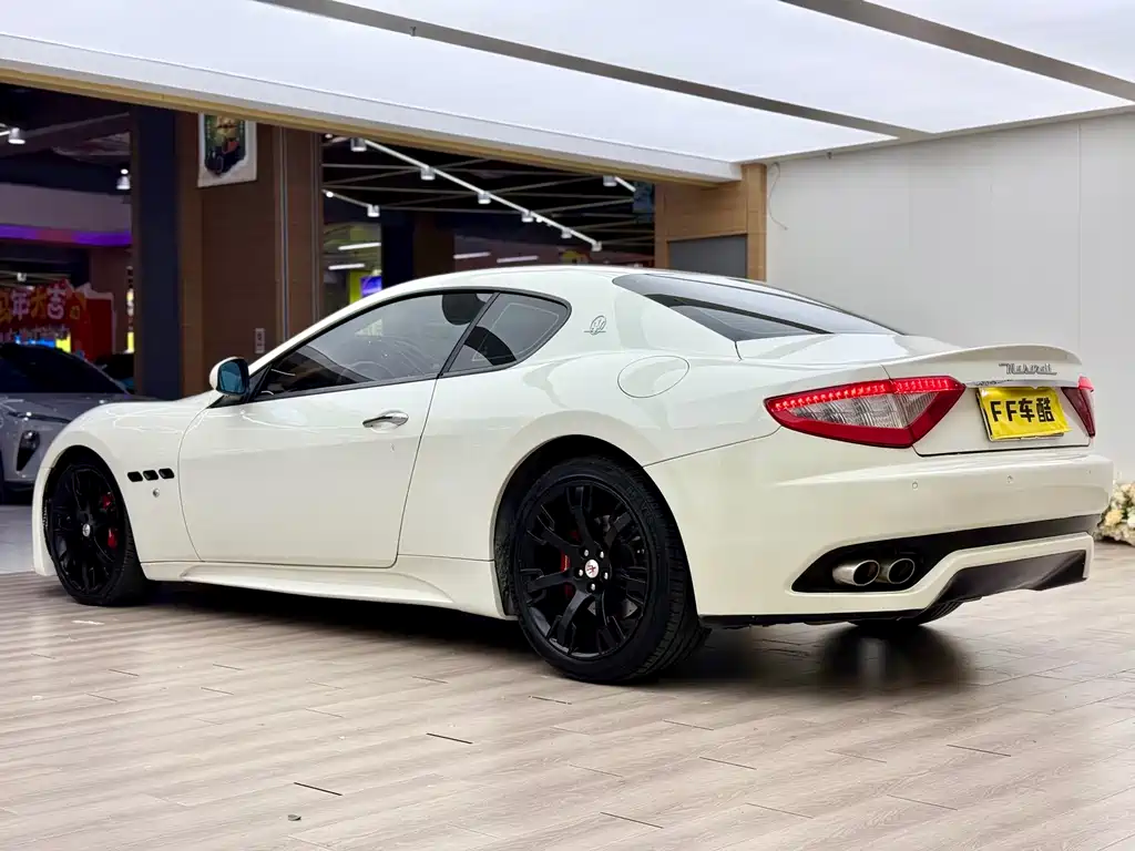 Maserati GranTurismo 2012 — фото 5