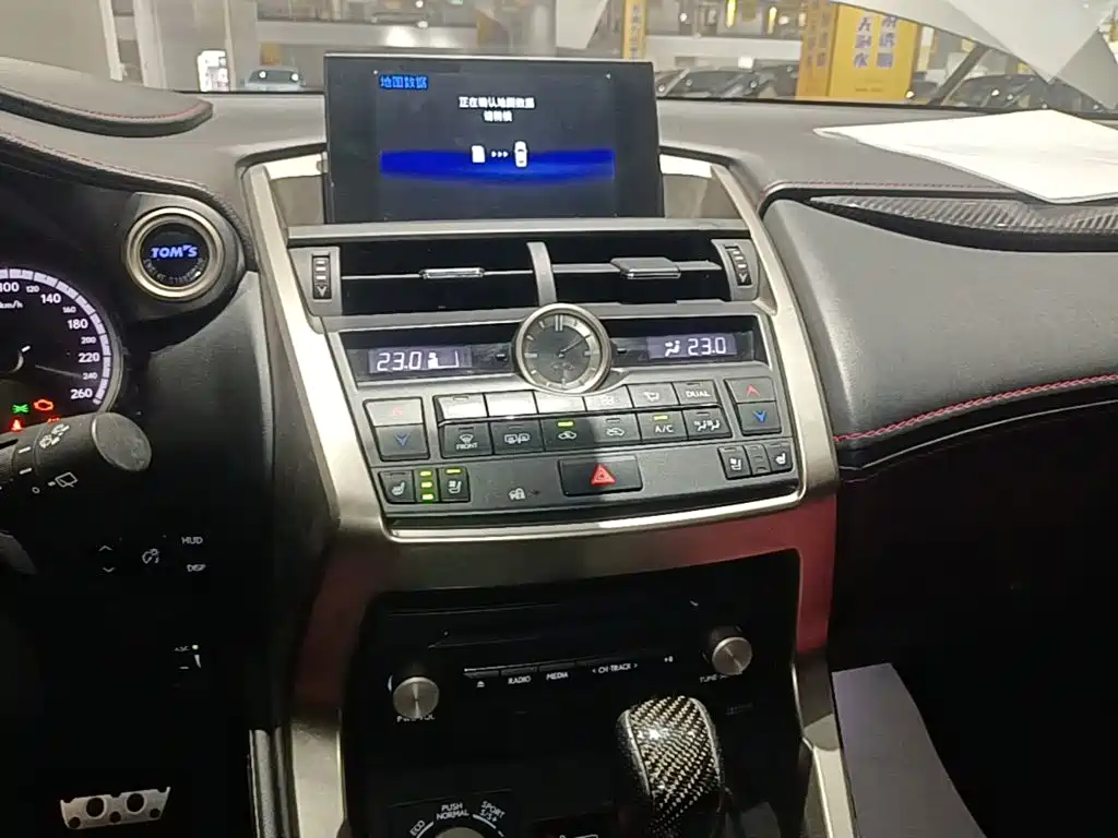 Lexus NX 2015 — фото 13