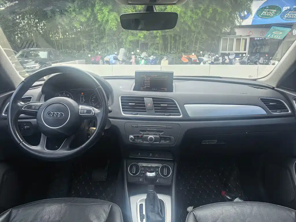 Audi Q3 2017 — фото 14