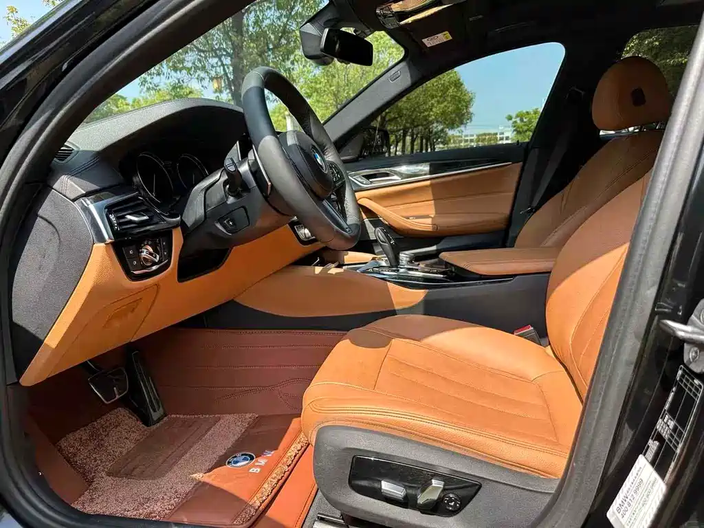 BMW 5 Series 2018 — фото 12