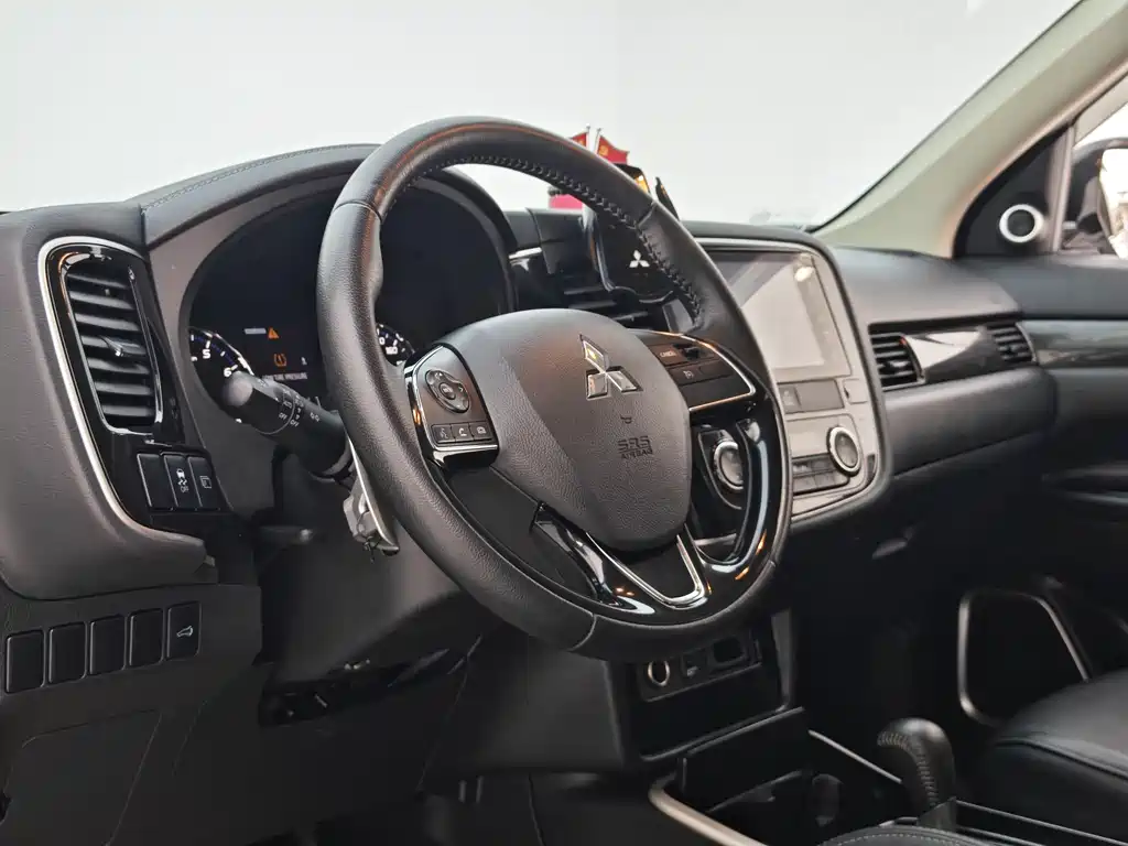 Mitsubishi Outlander 2020 — фото 23