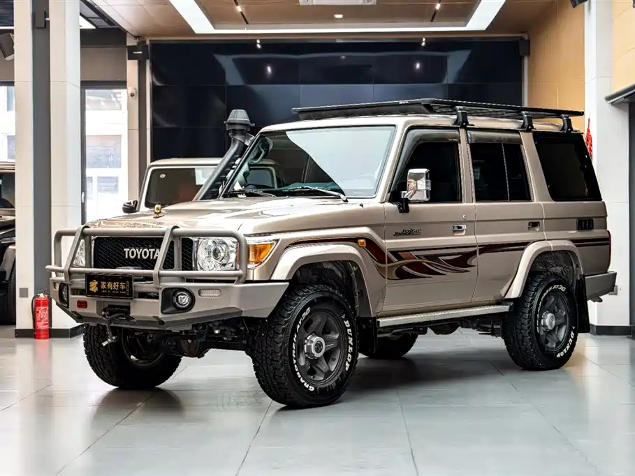 Toyota Land Cruiser 2020 — фото 1