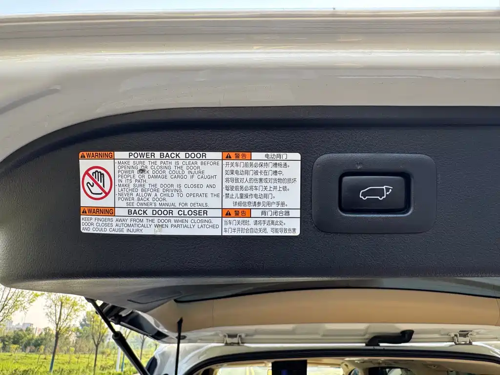Toyota Alphard 2018 — фото 19
