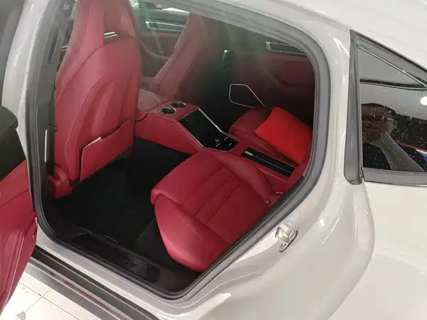 Porsche Panamera 2023