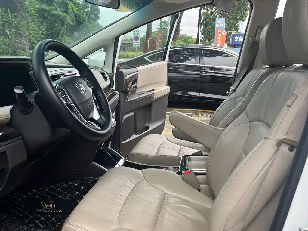 Honda Odyssey 2016 — фото 14