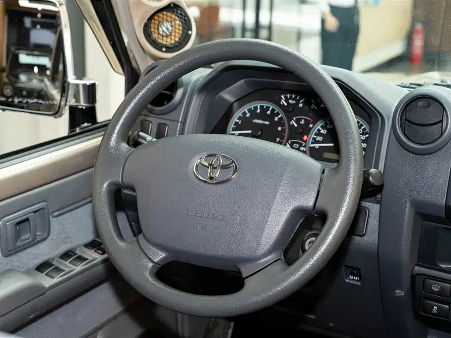 Toyota Land Cruiser 2020 — фото 16
