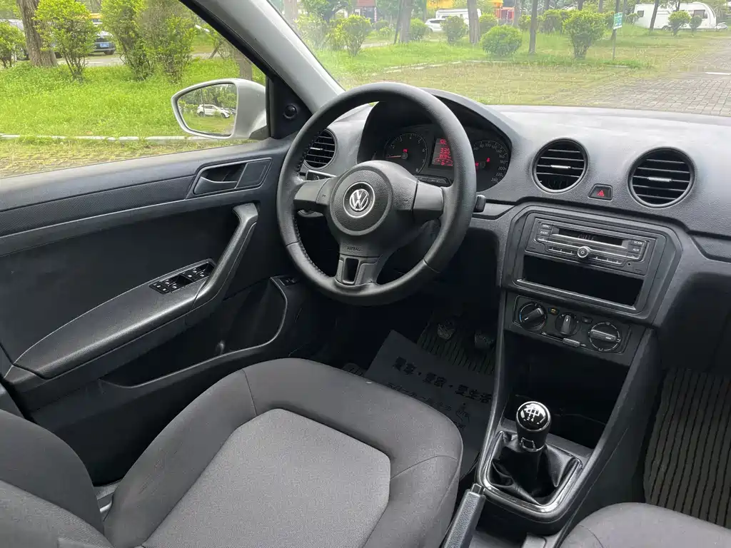 Volkswagen Jetta 2017 — фото 18