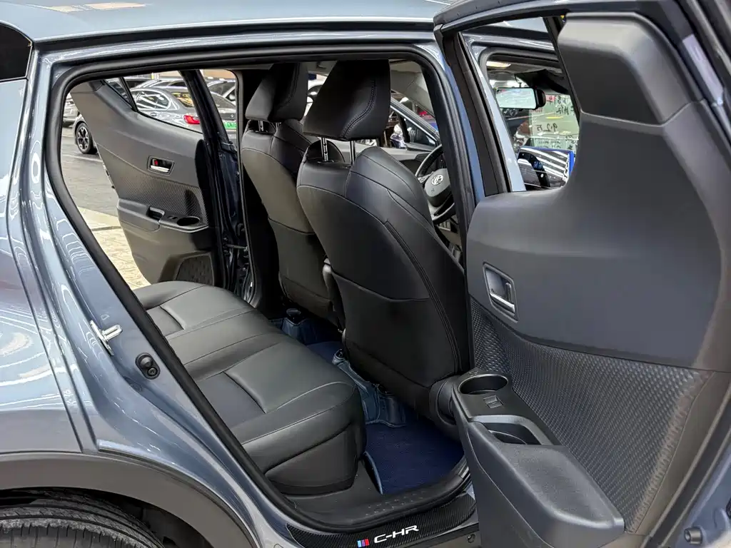 Toyota C-HR 2023 — фото 11