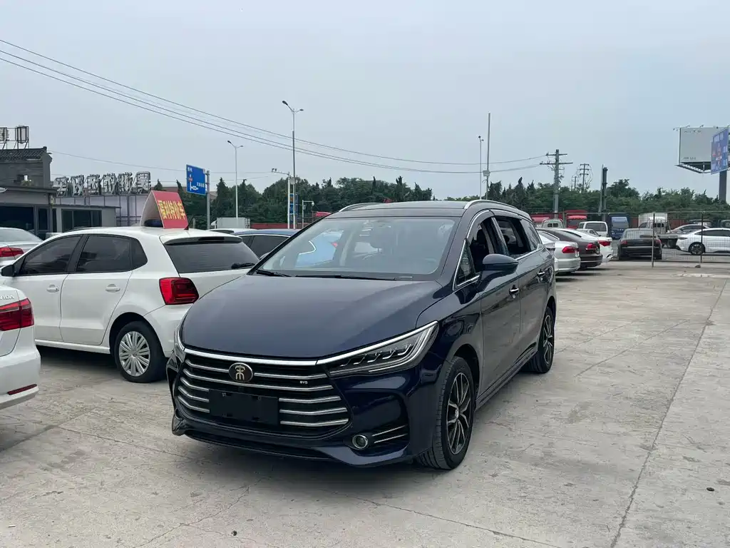 BYD MAX 2018