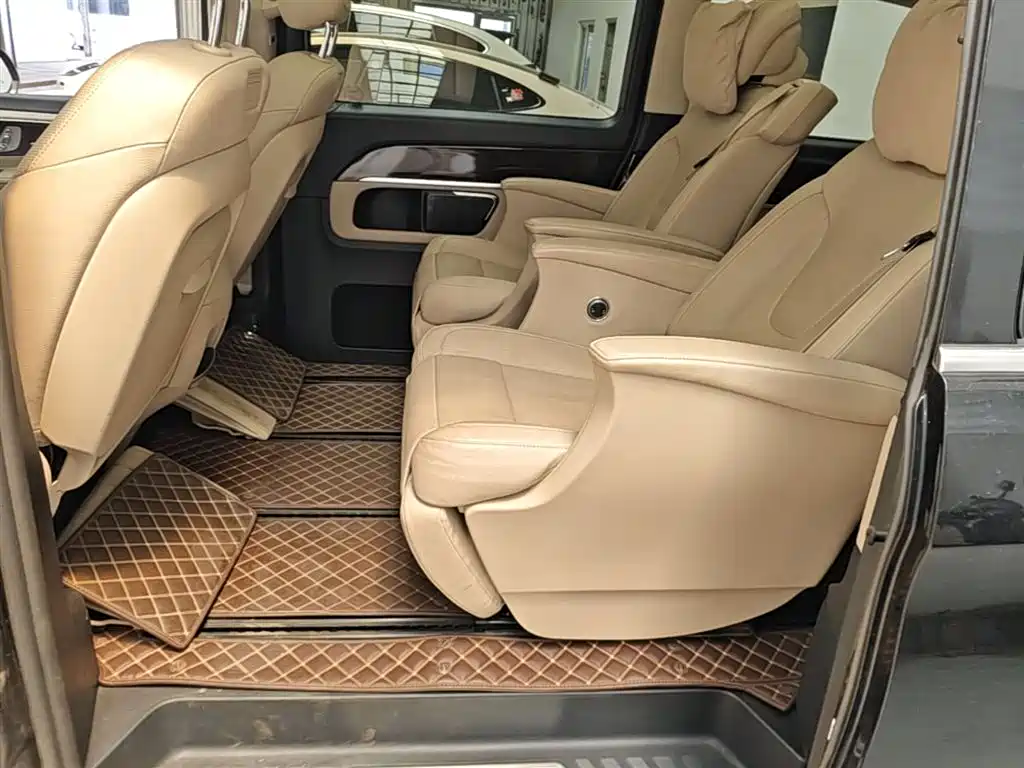 Mercedes-Benz V-Class 2019 — фото 17