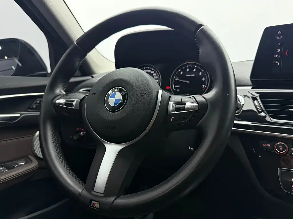 BMW 1 Series 2021 — фото 14